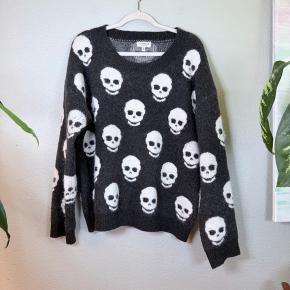 bobeau Sweaters - Bobeau Studio B Black White Fuzzy Skull Crewneck Whimsigoth Bohemian Sweater XL